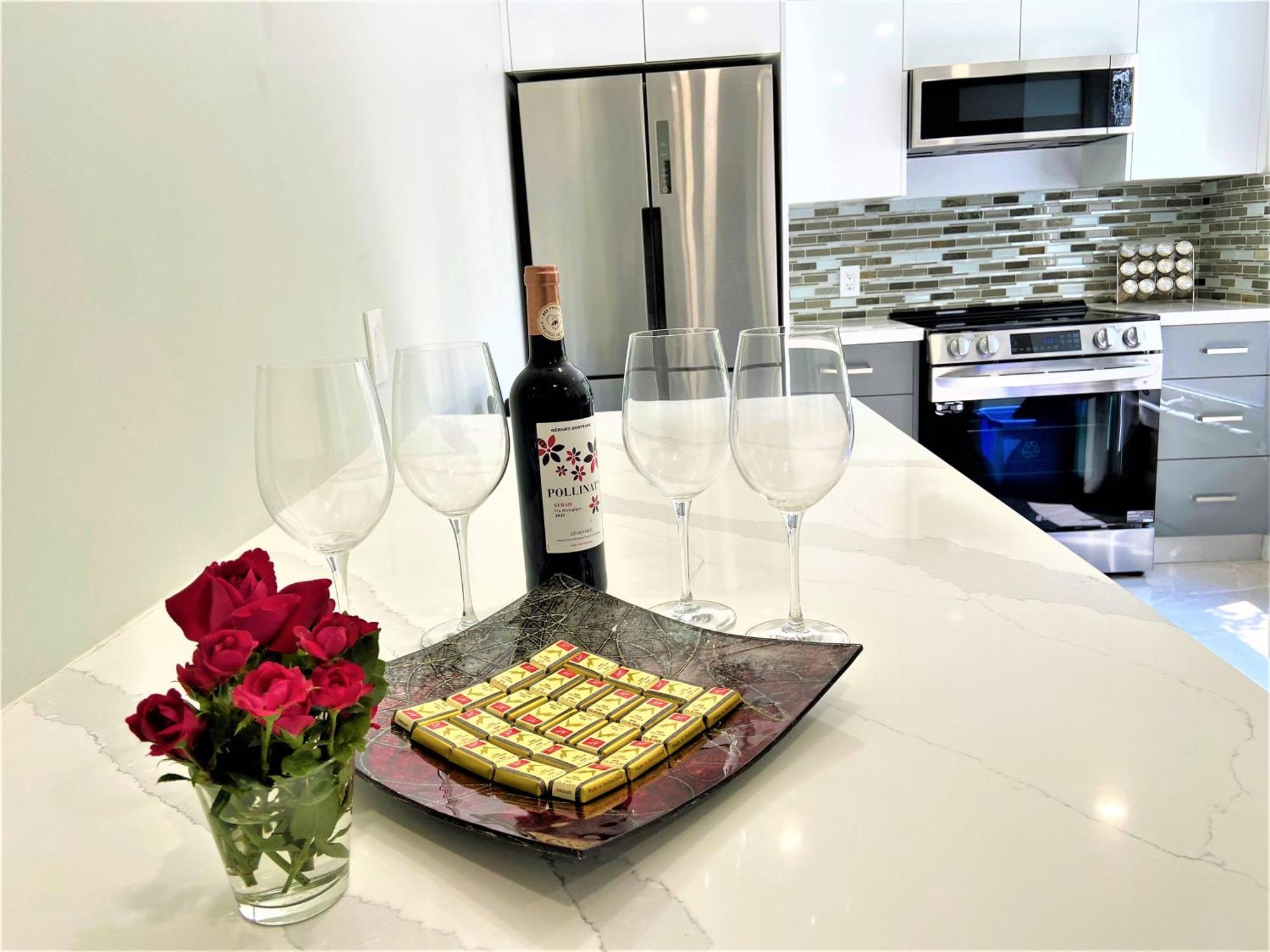 Iresidence In Toronto - Fantastic Vacation Home ภายนอก รูปภาพ